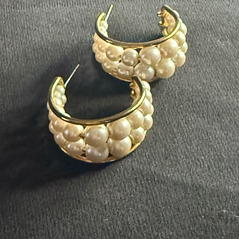 Elegant Gold and Cream Pearl Hoop Earrings